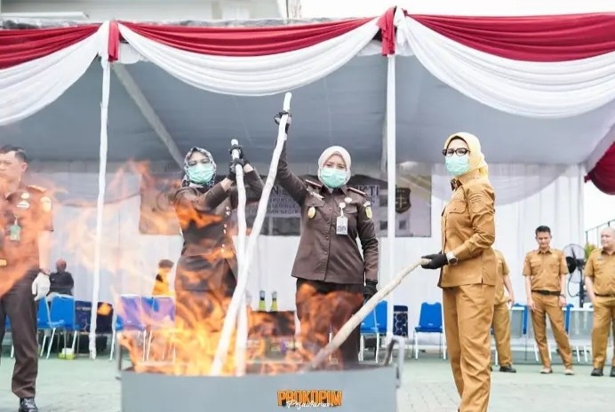 Pemusnahan Barang Bukti, Bupati Dan Kejari Pesawaran Ajak Semua Elemen Perangi Narkoba